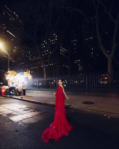 Elli Avrram PHOTO: દેશી લુકમાં જોવા મળી એલી અવરામ, રેડ સાડીમાં બતાવ્યો જલવો