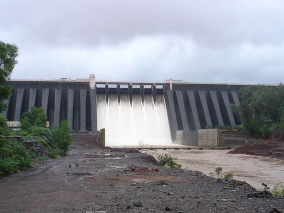 गतवर्षीच्या तुलनेत 25 टीएमसी पाणी कमी आहे.