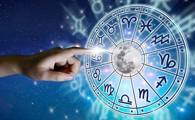 These 4 zodiac signs will have to be careful about this tomorrow, know the 12 zodiac horoscope Horoscope Tomorrow: આ 4 રાશિના જાતકે આવતી કાલે આ બાબતે ખાસ રહેવું પડશે સાવધાન, જાણો 12 રાશિનું રાશિફળ