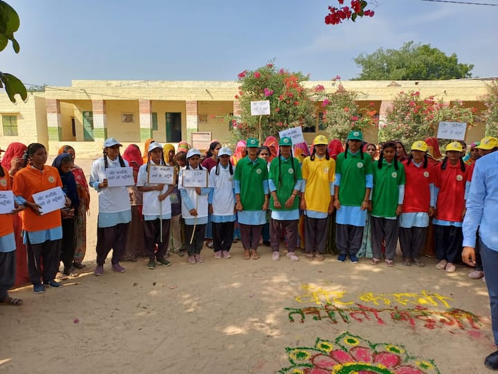 महिला अधिकारिता के उपनिदेशक परसराम विश्नोई ने बताया कि स्वीप कार्यक्रम के अन्तर्गत इन गतिविधियों के माध्यम से सभी महिलाओं और बालिकाओं को मताधिकार का प्रयोग और मजबूत लोकतंत्र में सहभागिता के लिए प्रोत्साहित किया गया.