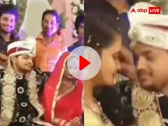 पत्नी के साथ बैठकर फोटो खिंचवा रहा था जीजा, साली ने चुपके से आकर कर लिया किस, देखें VIDEO