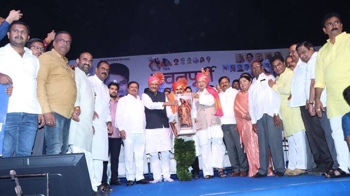 विकासासाठी राजकीय नेतृत्व असे मजबूत असले पाहिजे. पाणी योजनेचा वीजखर्च कायमस्वरूपी बंद करण्यासाठी सोलर प्रकल्प राबवला जावा. तसेच मुबलक पाणी आहे म्हणून वाया घालवता कामा नये, असे शाहू महाराज यांनी सांगितले.