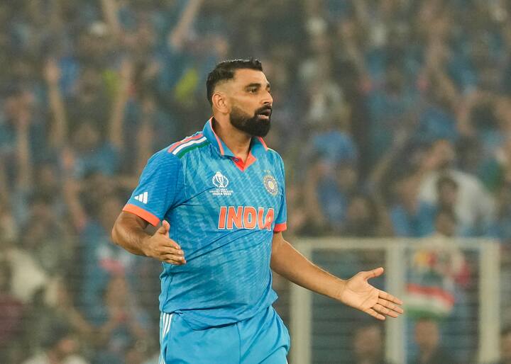 पाकिस्तानचा माजी क्रिकेटपटू हसन रझा यानं वर्ल्डकपमध्ये वापरण्यात आलेल्या चेंडूबाबत वक्तव्य केलं होतं. याबाबत बोलताना शामी म्हणाला की,