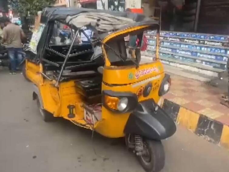 an auto truck carrying school children collided with lorry in Visakhapatnam Andhra Pradesh Accident: மின்னல் வேகத்தில் வந்த ஆட்டோ! லாரி மீது மோதியதில் தூக்கி வீசப்பட்ட  பள்ளிக்குழந்தைகள் - ஆந்திராவில் சோகம்