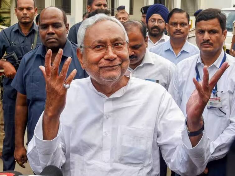 Governor Rajendra Arlekar has approved the new 75 percentage reservation law in Bihar Bihar Reservation: ஒரு குடும்பத்திற்கு தலா ரூ.2 லட்சம்.. பீகாரில் 75% இடஒதுக்கீடுக்கு ஒப்புதல் அளித்த ஆளுநர்..!