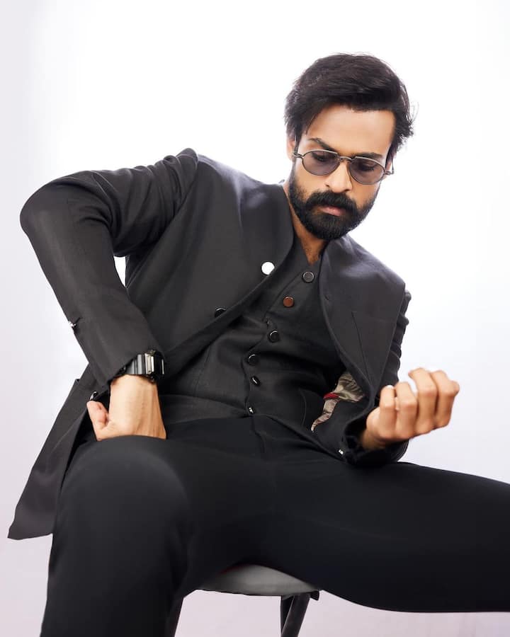 వైష్ణవ్ తేజ్ స్టైలిష్ లుక్స్ (Image Credit: Panja Vaishnav Tej/Instagram)