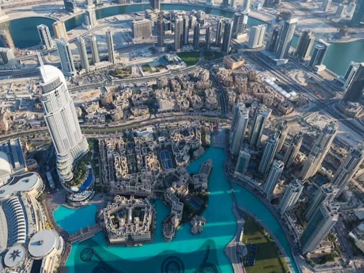 मुकेश अंबानी के बेटे अनंत अंबानी ने दुबई के शानदा Palm Jumeirah में एक शानदार विला ले रखा है. इसकी 640 करोड़ रुपये से अधिक है.