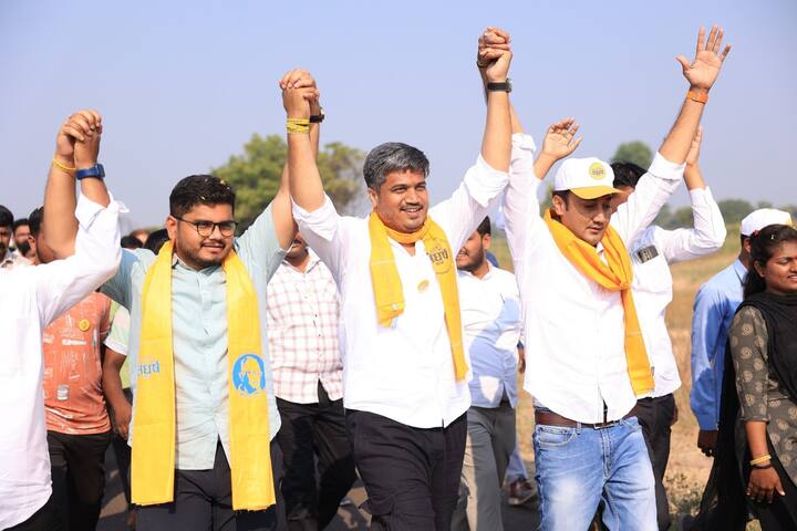 राष्ट्रवादीचे आमदार रोहित पवार यांची संघर्ष यात्रा बीड जिल्ह्यातल्या माजलगाव तालुक्यात दाखल झाली.