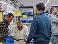 उन्नाव में हलाल प्रोडक्ट की बिक्री पर खाद्य विभाग सख्त, दुकान-गोदामों में पड़ा छापा