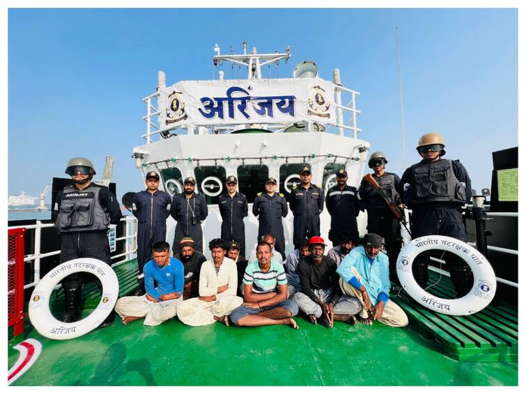 Coast Guard Intercepts Fleeing Pakistani Boat Off Gujarat Coast Vessel Brought To Okha Port For Probe Coast Guard Intercepts 'Fleeing' Pakistani Boat Off Gujarat Coast, Brings Vessel To Okha Port For Probe