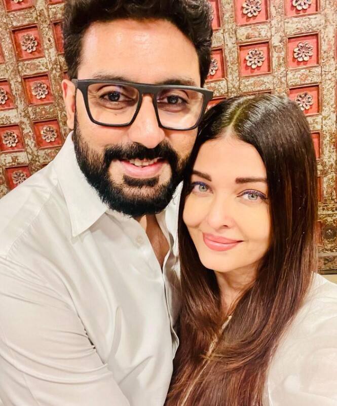 अभिषेक बच्चन और ऐश्वर्या राय की जोड़ी भी बी टाउन की मोस्ट लविंग जोड़ी है. बताया जाता है कि अभिषेक अपनी बेहद खूबसूरत पत्नी और शानदार एक्ट्रेस ऐश्वर्या को कभी प्यार से ऐश तो कभी वाइफी कहकर बुलाते हैं.