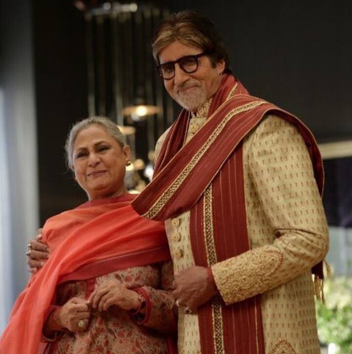 बॉलीवुड के शहंशाह अमिताभ बच्चन भी इस मामले में पीछे नहीं हैं. दरअसल बिग बी ने भी अपनी वाइफ जया बच्चन का प्यारा नाम रखा हुआ है. जी हां अमिताभ बच्चन अपनी वाइफ जया को पहले मैडम कहते थे और अब वे उन्हें देवी जी कहकर बुलाते हैं.