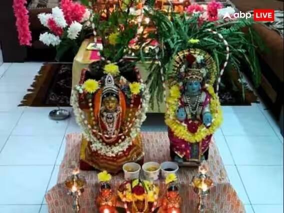 શેરડીનો મંડપ તૈયાર કરો અને તેને તુલસીના વાસણમાં વાવો. તુલસીની નજીક ઘીનો દીવો પ્રગટાવો, ભગવાન શાલિગ્રામને હળદર ચઢાવો, શેરડીના મંડપ પર પણ હળદરનો લેપ લગાવો.