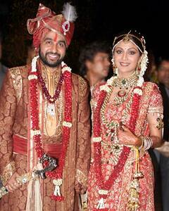 Shilpa Shetty Wedding Album: राज कुंद्रा संग शिल्पा शेट्टी ने रचाई थी शाही शादी, हीरों से जड़ा जोड़ा पहन अप्सरा लगी थीं एक्ट्रेस, देखें वेडिंग एल्बम