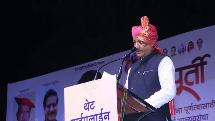 शाल, राजर्षी शाहू महाराजांचा पुतळा देऊन सत्कार करण्यात आला.