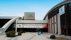 মহিলাদের আন্তর্জাতিক ক্রিকেটে থেকে নিষিদ্ধ হলেন রূপান্তরকামীরা