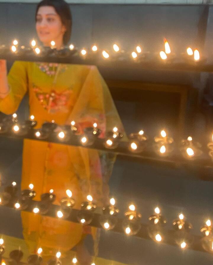 కార్తీక సోమవారం ప్రణీత సుభాష్ కుటుంబంతో కలిసి పూజలు నిర్వహించింది. (Image Credit: Pranita Subhash/Instagram)