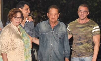 इसके बाद सलीम खान ने पहली पत्नी सलमा खान को जाकर अपने और हेलेन के रिश्ते के बारे में बताया. धीरे-धीरे चीजें एक्सेप्ट हो गईं. सलीन खान ने शो में आगे बताया कि, 'ये एक इमोशनल एक्सीडेंट था. किसी के साथ भी हो सकता है.'