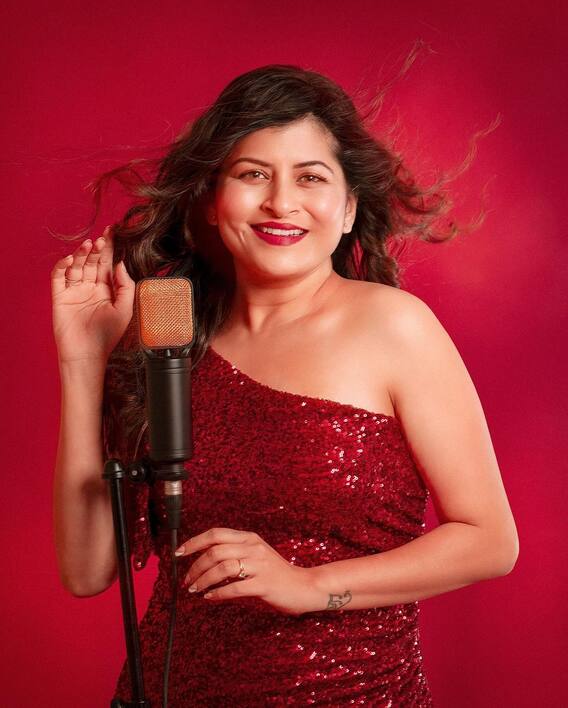 Savani Ravindra Singer Glamorous Photoshoot In Red Color Gown | Savani ...