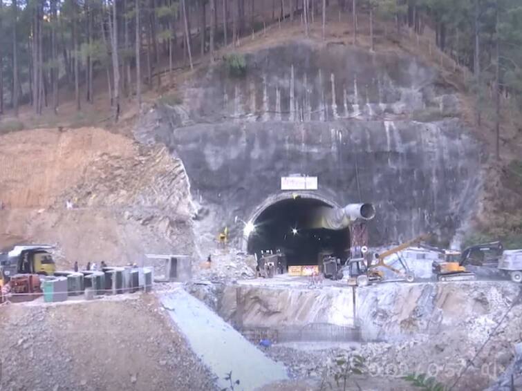 Officials said that the work to rescue the workers trapped in the tunnel has reached its final stage. Uttarakhand Tunnel Collapse: இறுதிகட்டத்தை எட்டியுள்ள மீட்பு பணிகள்: தயார் நிலையில் மருத்துவ உதவிகள்: காத்திருக்கும் நாடு