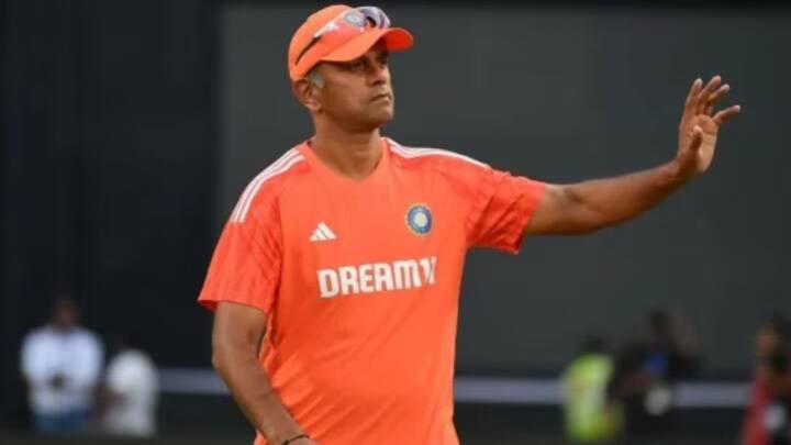 দ্রাবিড়ের কোচিংয়ে এশিয়া কাপ জেতা ছাড়াও অস্ট্রেলিয়া, দক্ষিণ আফ্রিকা, নিউজিল্য়ান্ড ও শ্রীলঙ্কার বিরুদ্ধে সিরিজ জেতে।