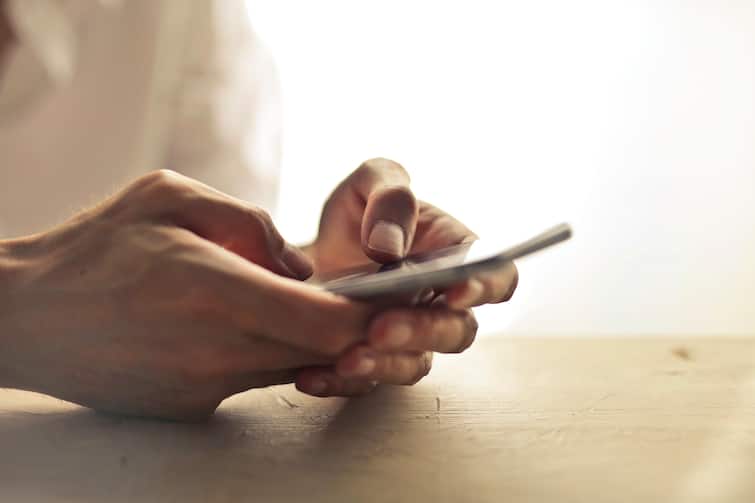 Scam Calls: ফোনে 'স্ক্যাম কল' মানে প্রতারণার ফাঁদে পড়তে পারেন আপনি, সতর্ক থাকবেন কীভাবে?