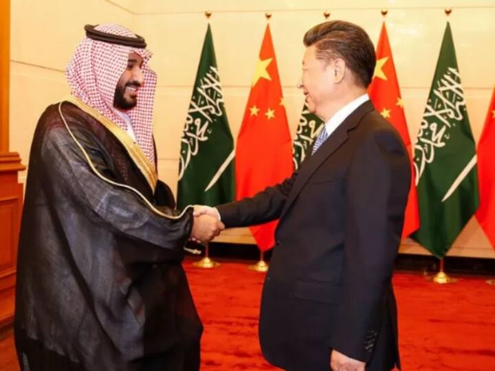 China- Saudi Arabia Deal: डॉलर के लिए झटके की तरह है चीन और सऊदी अरब के बीच हुई डील, जानें पूरा मामला China and Saudi Arabia sign a new currency swap agreement China- Saudi Arabia Deal: डॉलर के लिए झटके की तरह है चीन और सऊदी अरब के बीच हुई डील, जानें पूरा मामला