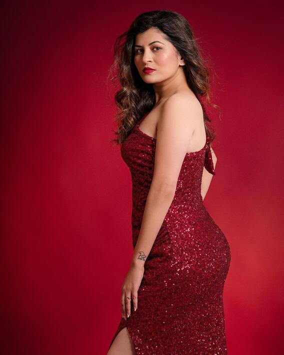 Savani Ravindra Singer Glamorous Photoshoot In Red Color Gown | Savani ...