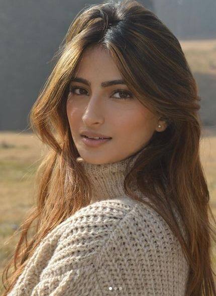 ਹਾਲ ਹੀ 'ਚ ਅਦਾਕਾਰਾ ਨੇ ਆਪਣੇ ਇੰਸਟਾਗ੍ਰਾਮ ਅਕਾਊਂਟ 'ਤੇ ਆਪਣੀ ਲੇਟੈਸਟ ਛੁੱਟੀਆਂ ਦੀਆਂ ਕੁਝ ਤਸਵੀਰਾਂ ਪੋਸਟ ਕੀਤੀਆਂ ਹਨ। ਇਨ੍ਹਾਂ ਤਸਵੀਰਾਂ 'ਚ ਉਸ ਦੇ ਸ਼ਾਨਦਾਰ ਅਵਤਾਰ ਨੂੰ ਦੇਖ ਕੇ ਪ੍ਰਸ਼ੰਸਕ ਉਸ ਦੇ ਅੰਦਾਜ਼ ਦੀ ਤਾਰੀਫ ਕਰਦੇ ਨਹੀਂ ਥੱਕ ਰਹੇ ਹਨ।