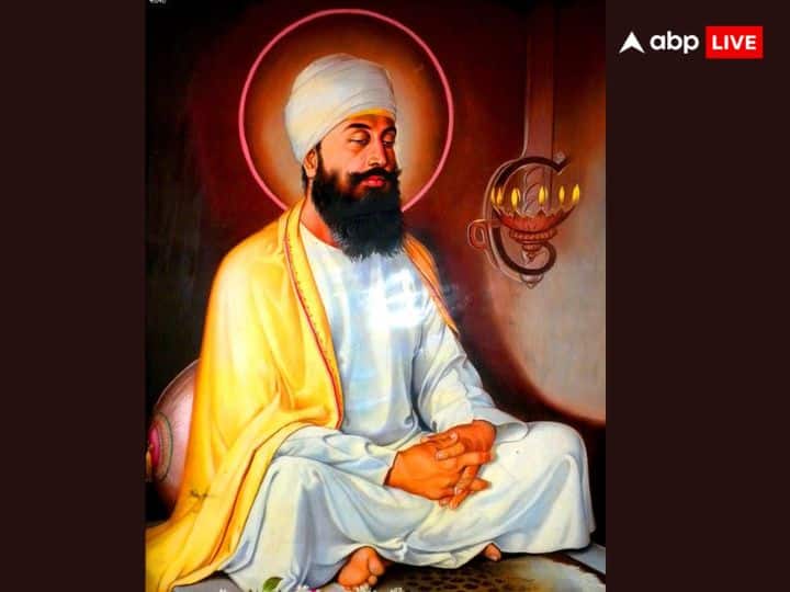 उन्होंने अपने धर्म की रक्षा के लिए  अपना सिर कटवा दिया. मुसलमान बनने से इनकार करने पर 24 नवंबर 1675 ईसवीं में गुरु साहिब के शीश को दिल्ली के चांदनी चौक में औरंजेब ने धड़ से अलग कर दिया था.