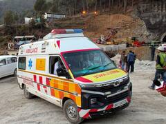 Uttarkashi Tunnel Rescue: उत्तरकाशी सुरंग से 17वें दिन बाहर आए मजदूर, इन तस्वीरों ने थाम रखी थी सांसें, एक-एक कर निकाल रहे जवान