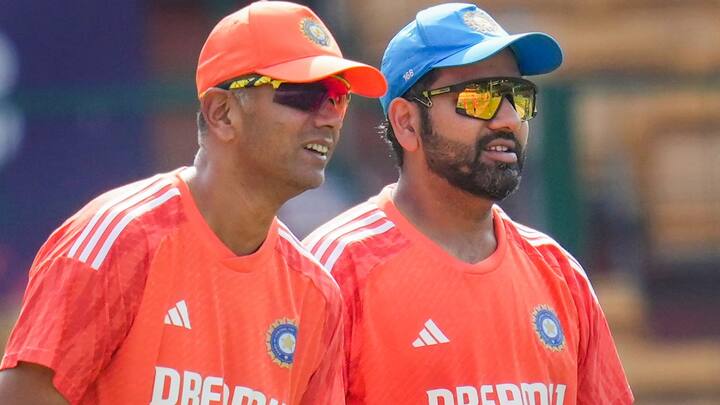 রাহুল দ্রাবিড়ের কোচিংয়ে ও রোহিত শর্মার নেতৃত্বেই ভারতীয় দল ওয়ান ডে ও টেস্ট ক্রমতালিকায় শীর্ষস্থান দখল করে নিয়েছিল।