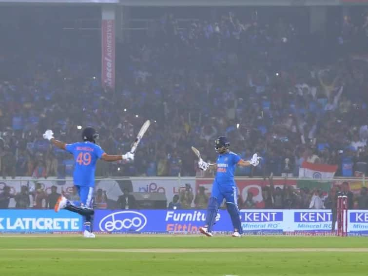 Ind vs sa 2nd t20 live score match delayed by rain Suryakumar yadav rinku singh marathi news update IND vs SA 2nd T20 : रिंकूच्या वादळानंतर पावसाची बॅटिंग, सूर्याचाही धमाका 