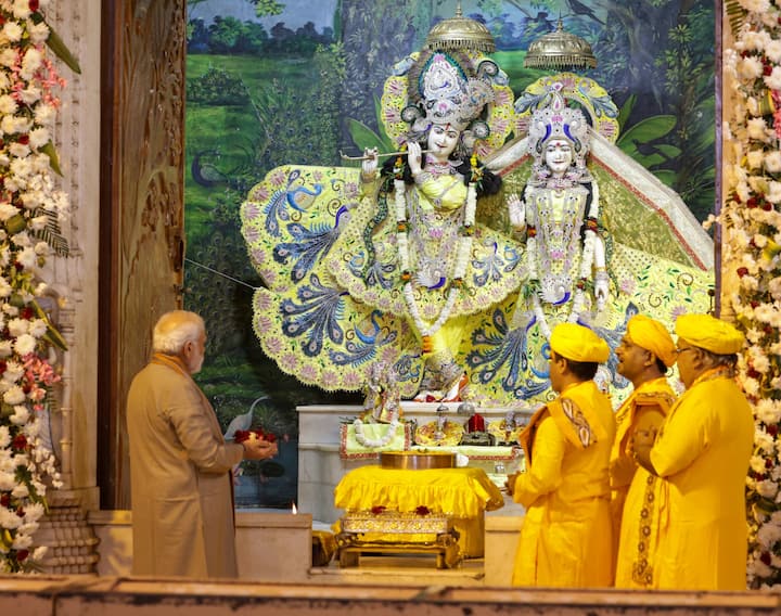 प्रधानमंत्री नरेंद्र मोदी रहस्यवादी कवि और भगवान कृष्ण भक्त की 525वीं जयंती मनाने के लिए आयोजित 'मीराबाई जन्मोत्सव' में भाग लेने के लिए उत्तर प्रदेश के मथुरा में आए.