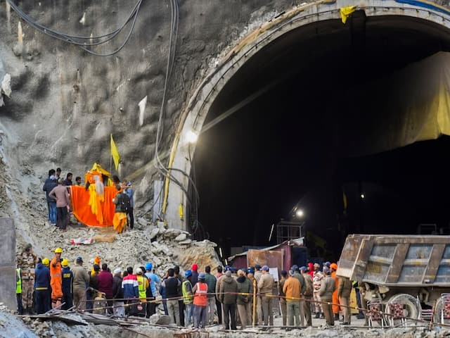 Uttarakhand Operation Live Updates Uttarkashi Silkyara Tunnel Collapse SDRF Pushkar Singh Dhami Trapped Workers Labourers PM Modi Vertical Drilling