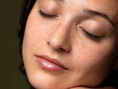 Health Tips: इस विटामिन की कमी से काला पड़ने लगता है त्वचा का रंग