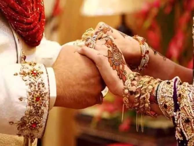 Delhi Marriage Today 25000 Couples Tie Knot For Whole Life Today Traffic  Jam Delhi Police Issue Traffic Advisory | Delhi में आज शादी के बंधन में बधेंगे  25 हजार जोड़े, लग सकता