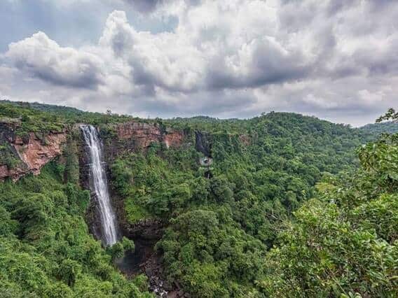 Bastar Tourism: શિયાળાની સિઝનમાં હવે મોટી સંખ્યામાં પ્રવાસીઓ આ ઠંડીની મોસમમાં પ્રવાસન સ્થળોની મજા માણવા બસ્તર પહોંચી રહ્યા છે.
