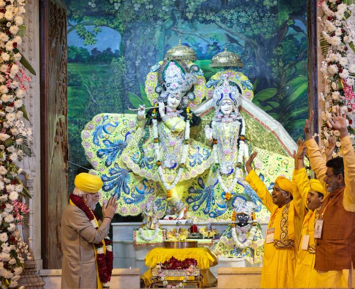 उन्होंने कृष्ण जन्मभूमि पर पूजा-अर्चना भी की और ऐसा करने वाले वह पहले प्रधानमंत्री बने.