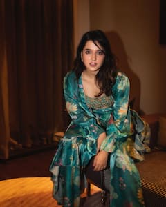 Shirley Setia Photos : పికాక్ కలర్ డ్రెస్​లో సెగలు రేపుతున్న షెర్లీన్