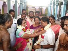 Vanathi Srinivasan : திருக்கடையூர் கோயிலில் மாலை மாற்றிக் கொண்ட வானதி சீனிவாசன்!
