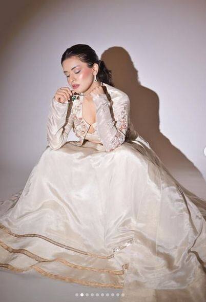 ਅਦਾਕਾਰਾ ਅਵਨੀਤ ਕੌਰ ਹਾਲ ਹੀ ਵਿੱਚ ਸ਼ੇਅਰ ਕੀਤੀਆਂ ਤਸਵੀਰਾਂ ਨੂੰ ਲੈ ਕੇ ਸੁਰਖੀਆਂ ਵਿੱਚ ਆ ਗਈ ਹੈ।