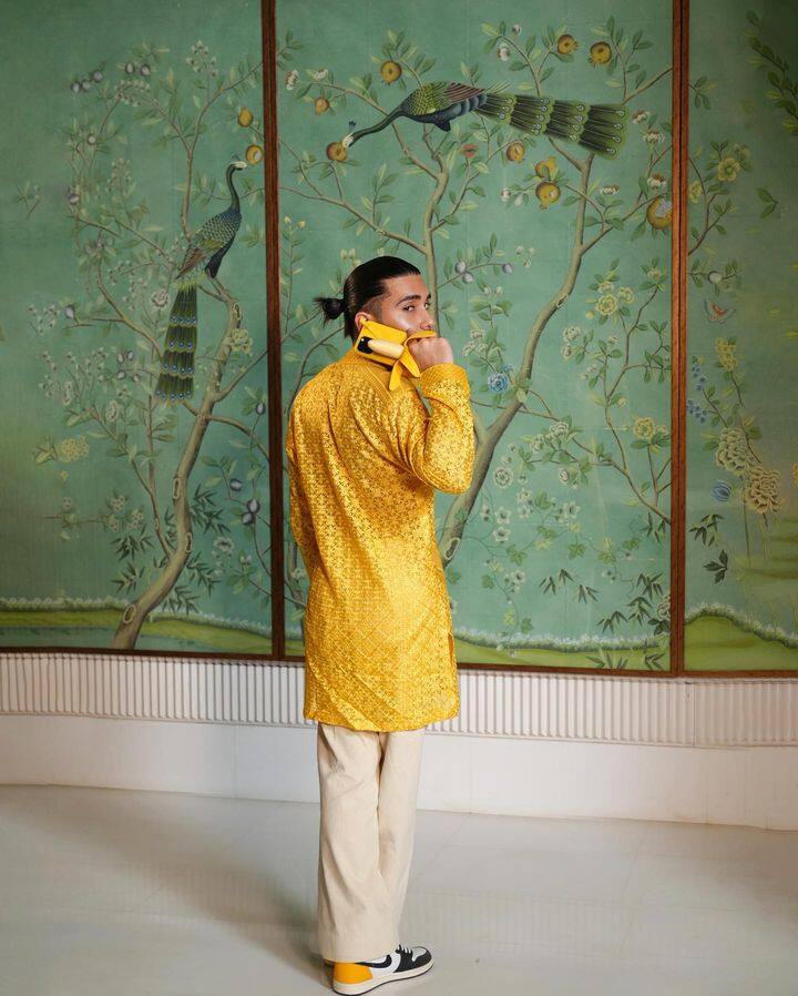 ओरी अनेकदा पार्ट्यांमध्ये आणि प्रत्येक कार्यक्रमात स्टार किड्ससोबत स्पॉट केला जातो .