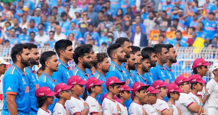 அடுத்த ஆண்டு நடைபெற உள்ள டி20 உலக கோப்பையை மேற்கிந்திய தீவுகள் மற்றும் அமெரிக்கா நாடுகள் நடத்துகின்றன. இந்த டி20 உலக கோப்பை தொடருக்கான இந்திய அணியின் வீரர்களின் பட்டியலை பிசிசிஐ இன்னும் வெளியிடவில்லை.