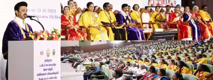 இந்நிலையில் சமீபத்தில் கவின்கலைப் பல்கலைகழகத்தின் இரண்டாம் பட்டமளிப்பு விழா நடைபெற்றது.