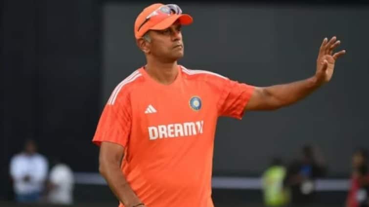 Team India Coach Rahul Dravid Keen To Continue VVS Laxman May Take Over Indian cricket team Sources New Team India Coach: হয়ত সফর এখানেই শেষ, কোচের হটসিট ছাড়ছেন দ্রাবিড়? রোহিতদের কোচের দৌড়ে কে এগিয়ে?