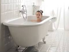 Health Tips: सर्दी में गरम या ठंडा कौन सा पानी नहाने के लिए है ज्यादा फायदेमंद