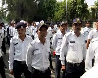 Gandhinagar: TRB જવાનોને છૂટ્ટા કરવા મુદ્દે રાજ્ય સરકાર લઈ શકે છે યૂ ટર્ન, સાંજ સુધીમાં કરી શકે છે મોટી જાહેરાત