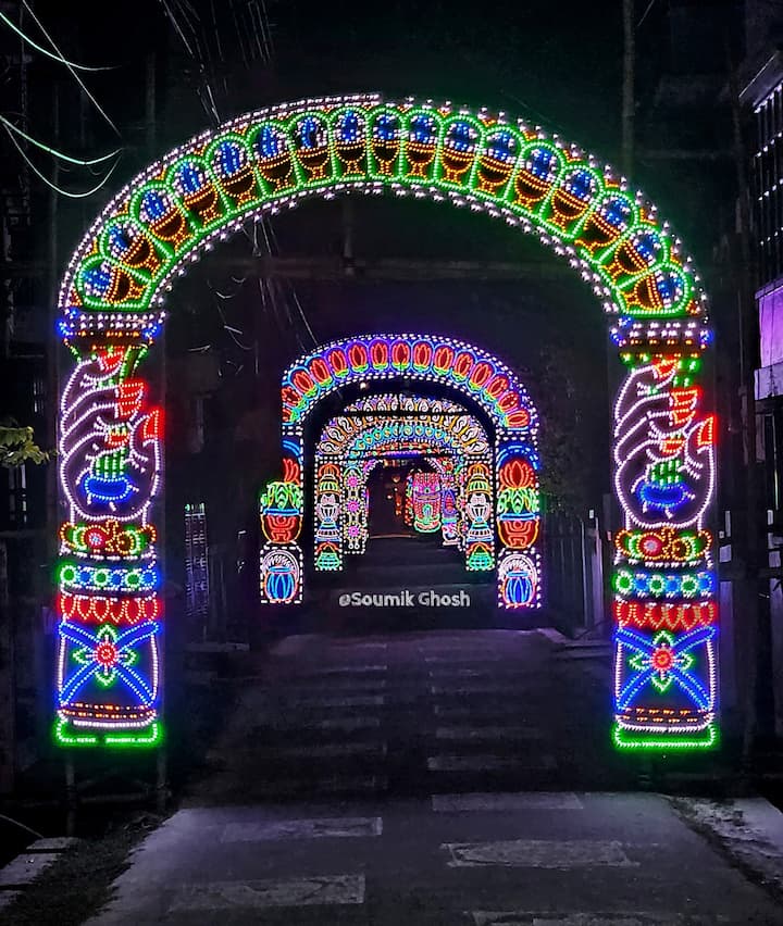 These sacred observances and the grandeur draw devotees from distant places who take part in the celebrations. (Image Source: Facebook/ Soumik Ghosh)