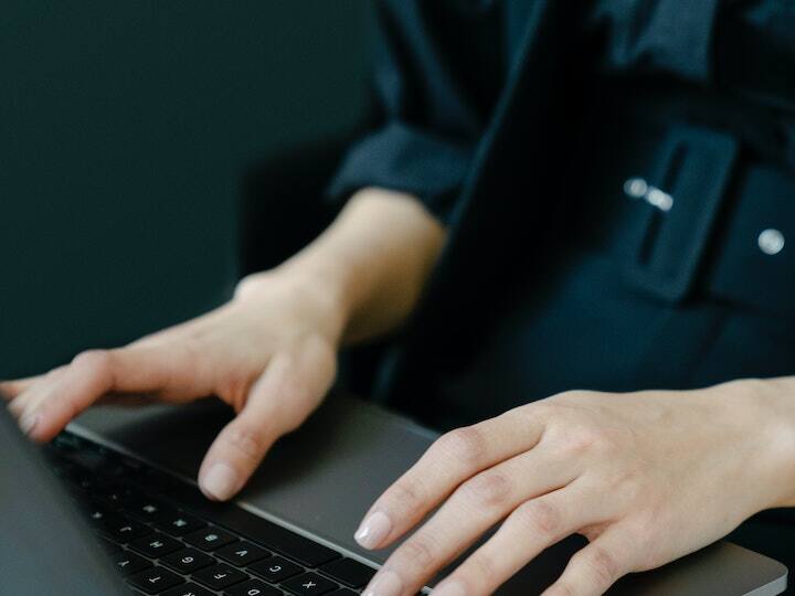 UCO Bank Jobs 2023: नौकरी की तलाश में बैठे उम्मीदवारों के लिए अच्छी खबर है. यूको बैंक ने एक भर्ती नोटिफिकेशन जारी किया है. जिसके अनुसार बैंक में सलाहकार और मुख्य जोखिम अधिकारी के पद को भरा जाएगा. इस अभियान के लिए आवेदन करने के लिए इच्छुक और योग्य उम्मीदवार को यूको बैंक की आधिकारिक वेबसाइट ucobank.com पर जाकर आवेदन करना होगा. इस भर्ती अभियान के लिए आवेदन करने की आखिरी तारीख 10 दिसंबर 2023 है.